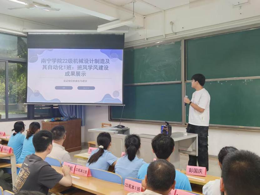 一群人在开会 AI 生成的内容可能不正确。