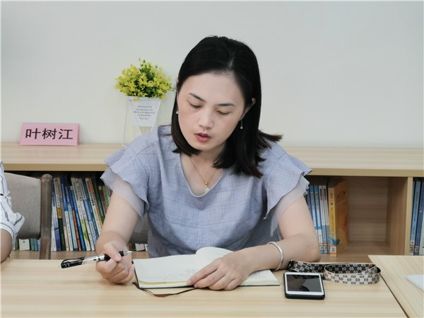 李珠珠副书记_副本.jpg