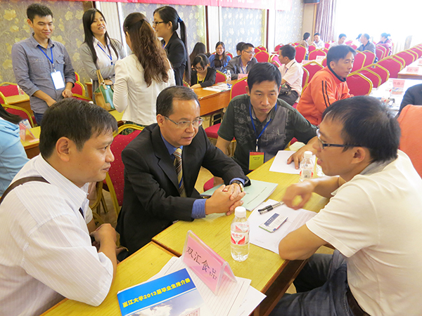 涓庡弻姹囬鍝佽礋璐d汉娲借皥.JPG