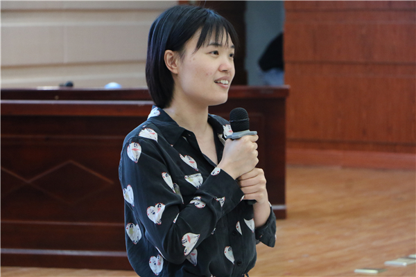 韦欢文老师做点评_副本.jpg
