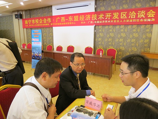 涓庣櫨濞佸暏閰掕礋璐d汉娲借皥.JPG