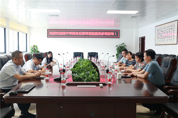 座谈会现场_副本.jpg