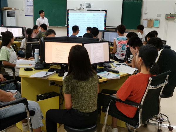 资深审核员蒋文能讲授食品安全管理体系及审核方法_副本.jpg