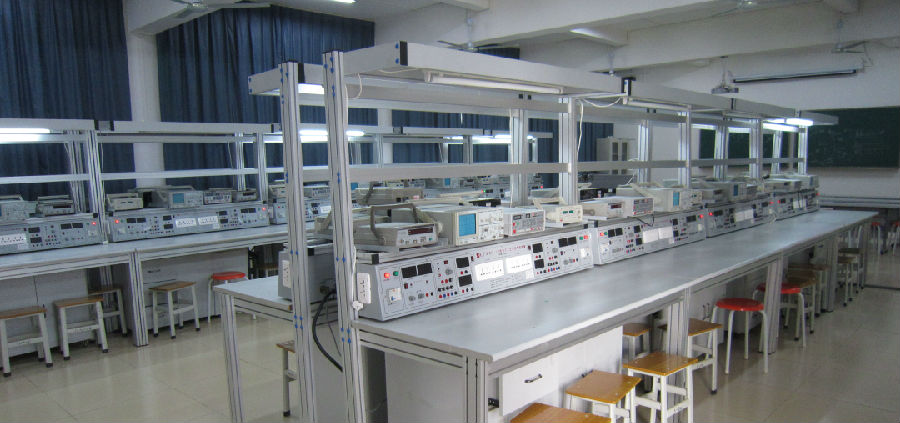 5电子工艺实训室1.jpg