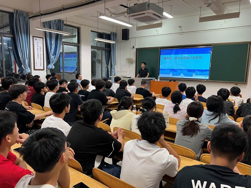 辅导员介绍现场